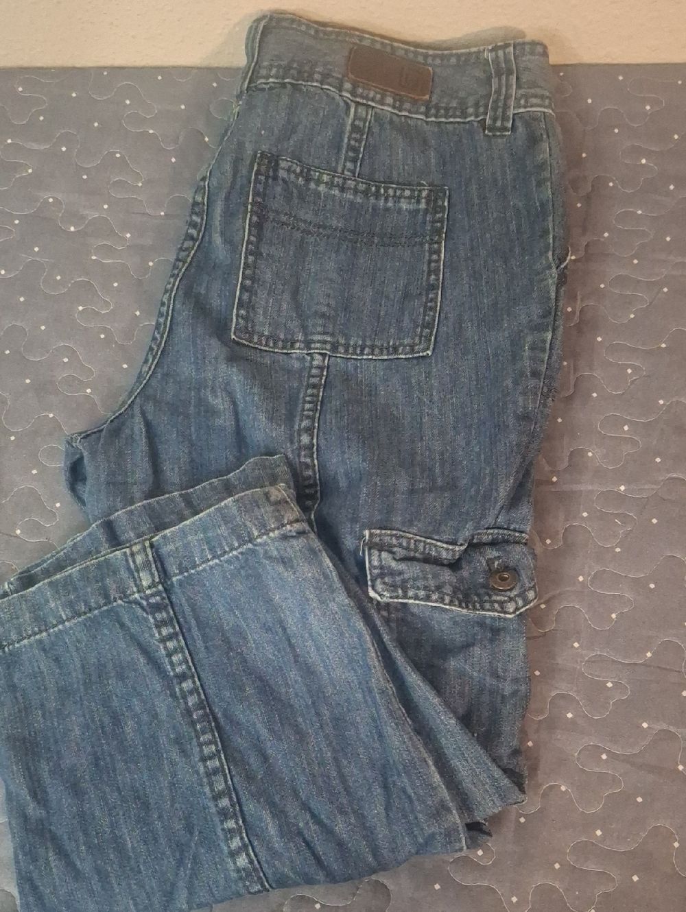 Liz Claiborne Women’s Blue Denim Crop Jeans size 8